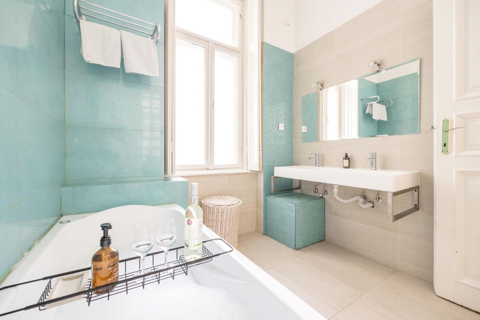 Wellness Retreat With Sauna & Jacuzzi - 1 Min To Opera Budapest Bagian luar foto